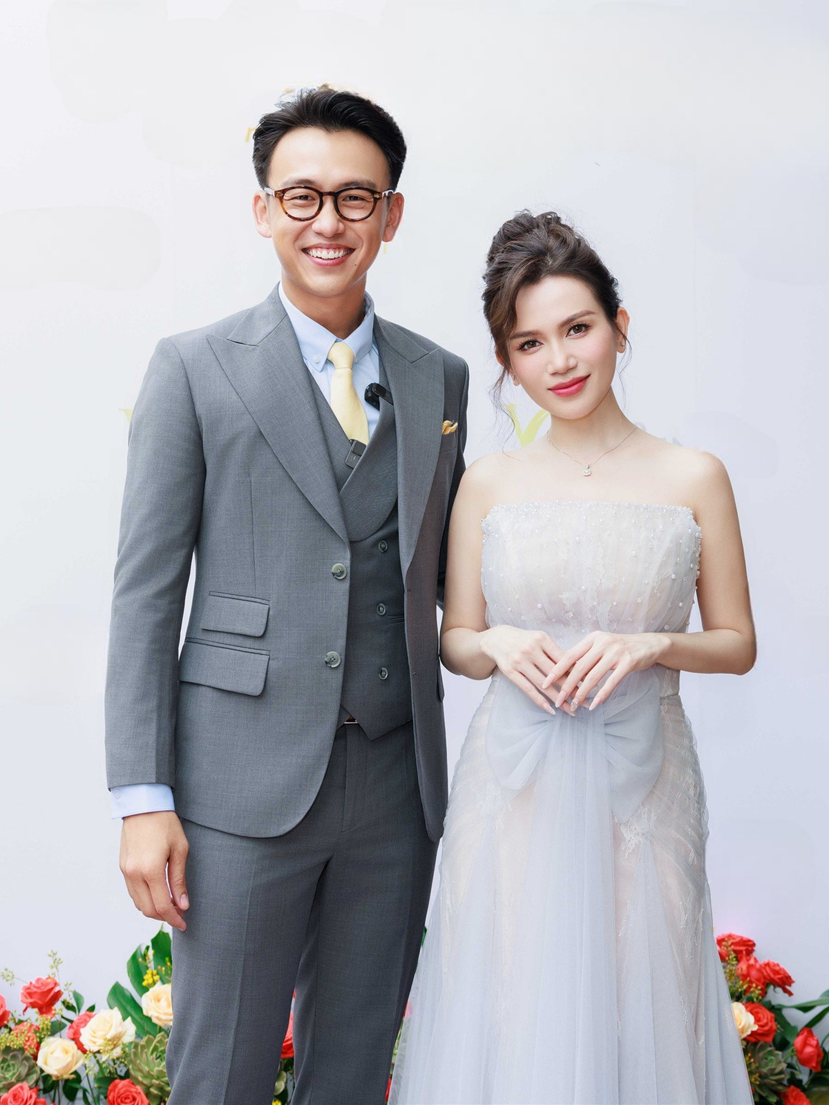 MC Quang Bảo hỗ trợ Sĩ Thanh dẫn dắt sự kiện.