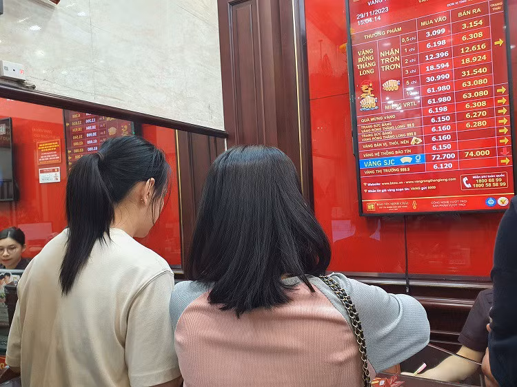 Gia vang cao nhat lich su: Dai gia om gan 2 ty dong mua vang cat ket-Hinh-4