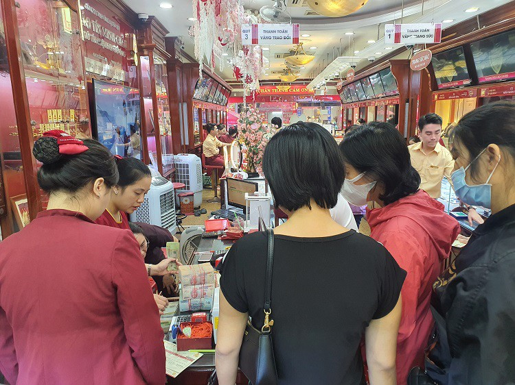 Gia vang cao nhat lich su: Dai gia om gan 2 ty dong mua vang cat ket-Hinh-6