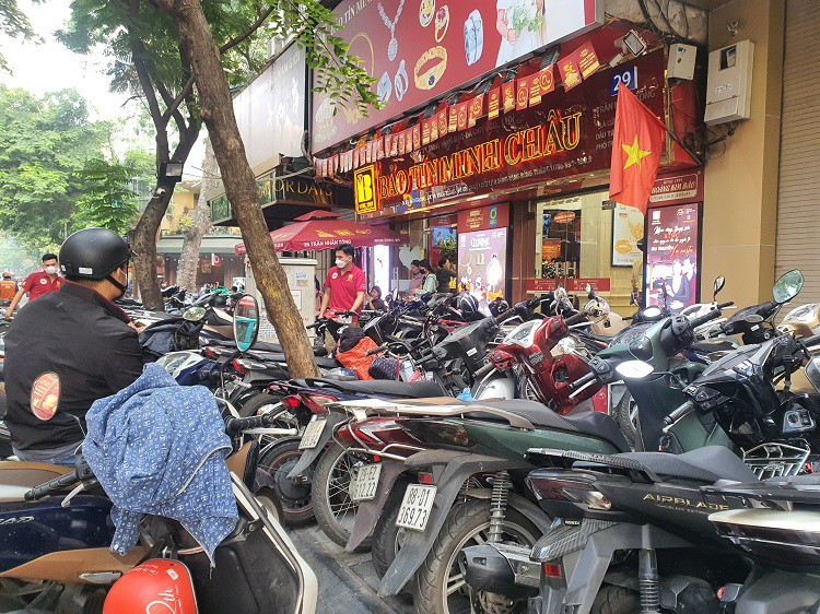 Gia vang cao nhat lich su: Dai gia om gan 2 ty dong mua vang cat ket