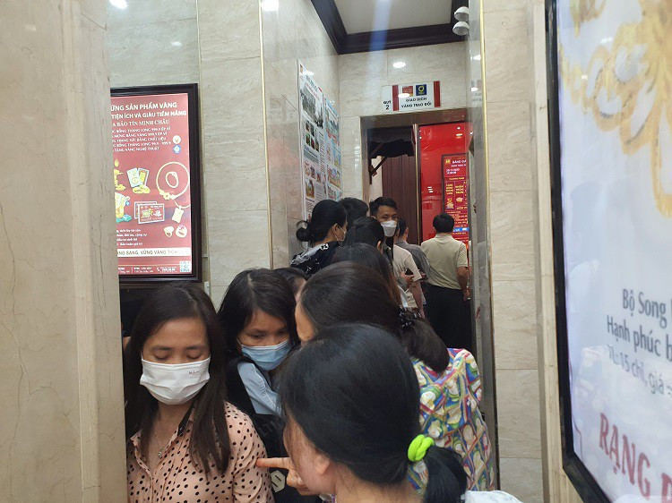 Gia vang cao nhat lich su: Dai gia om gan 2 ty dong mua vang cat ket-Hinh-2