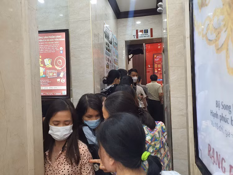 Gia vang cao nhat lich su: Dai gia om gan 2 ty dong mua vang cat ket-Hinh-2