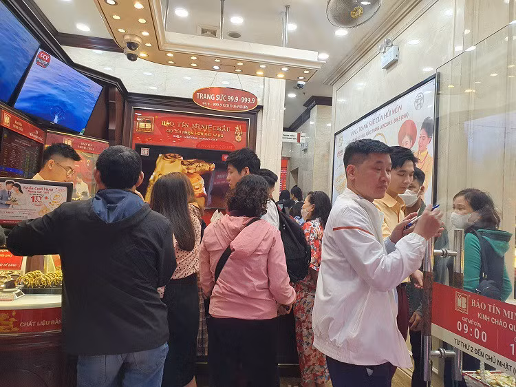 Gia vang cao nhat lich su: Dai gia om gan 2 ty dong mua vang cat ket-Hinh-3