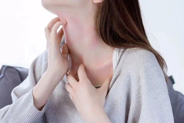 4 bat thuong tren da xuat hien can de phong ung thu gan