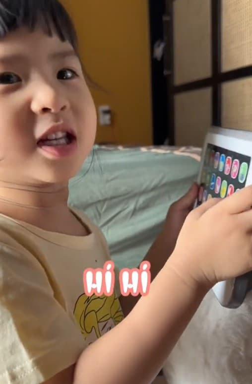 Con gai Thien An tro tai doc Tieng Anh cuc xin-Hinh-3