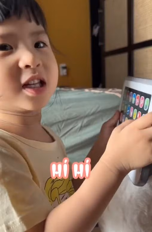 Con gai Thien An tro tai doc Tieng Anh cuc xin-Hinh-3