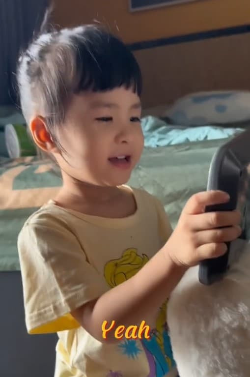 Con gai Thien An tro tai doc Tieng Anh cuc xin-Hinh-2