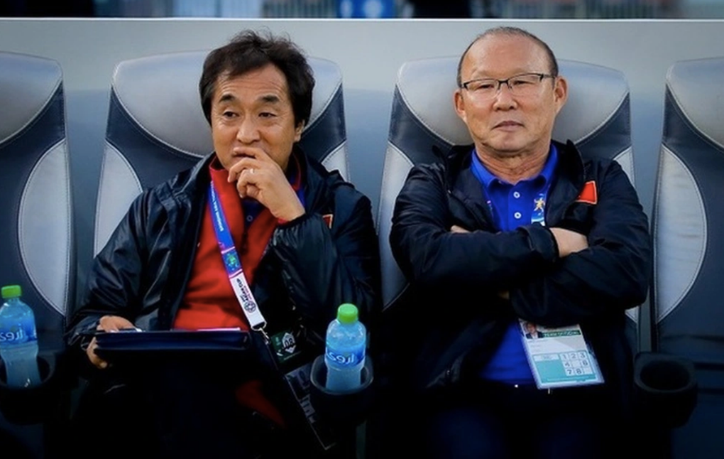 CLB TPHCM muon chot hop dong voi HLV Park Hang Seo hom nay