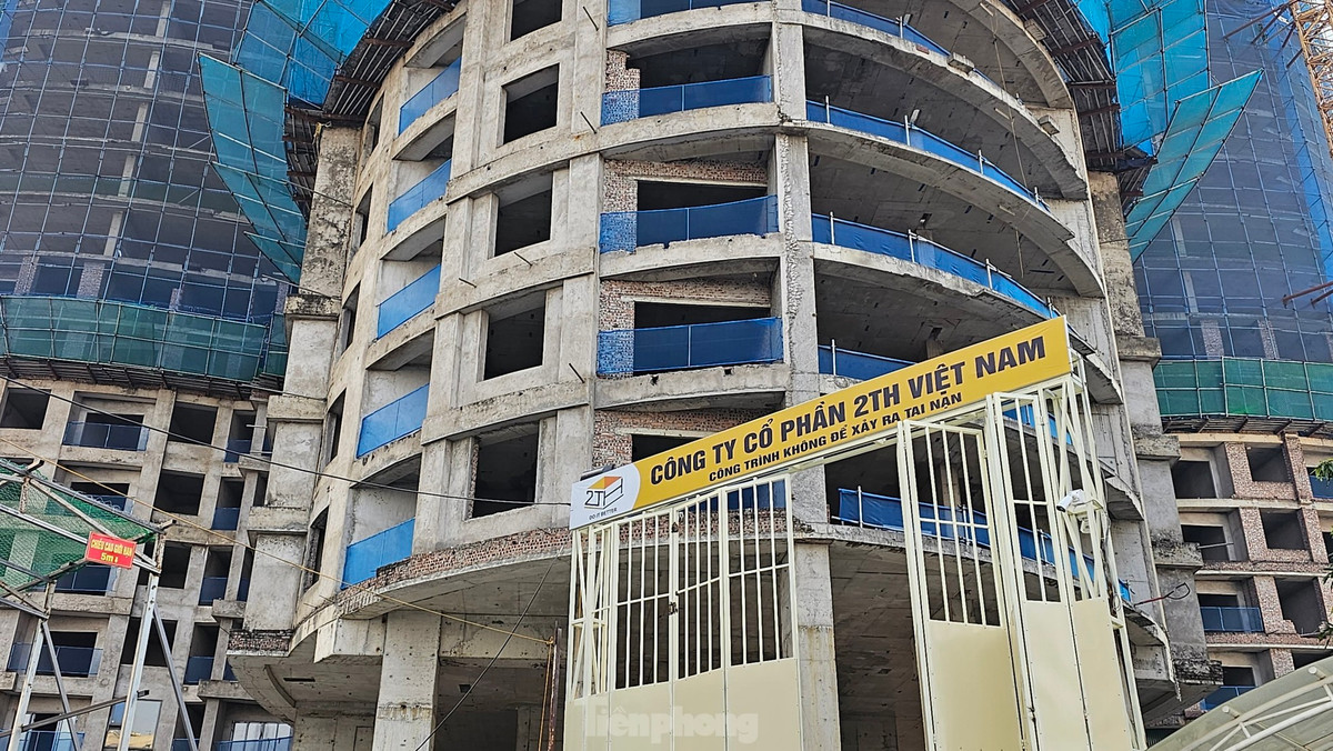 Tòa cao ốc Skyview Plaza được Sở Xây dựng Hà Nội cấp phép đầu năm 2019, xây dựng trên khu đất có diện tích 4.879m2, quy mô cao 35 tầng nổi + 5 tầng hầm (chưa kể tum thang), tổng diện tích sàn xây dựng hơn 130.000 m2; mật độ xây dựng 62,1%.