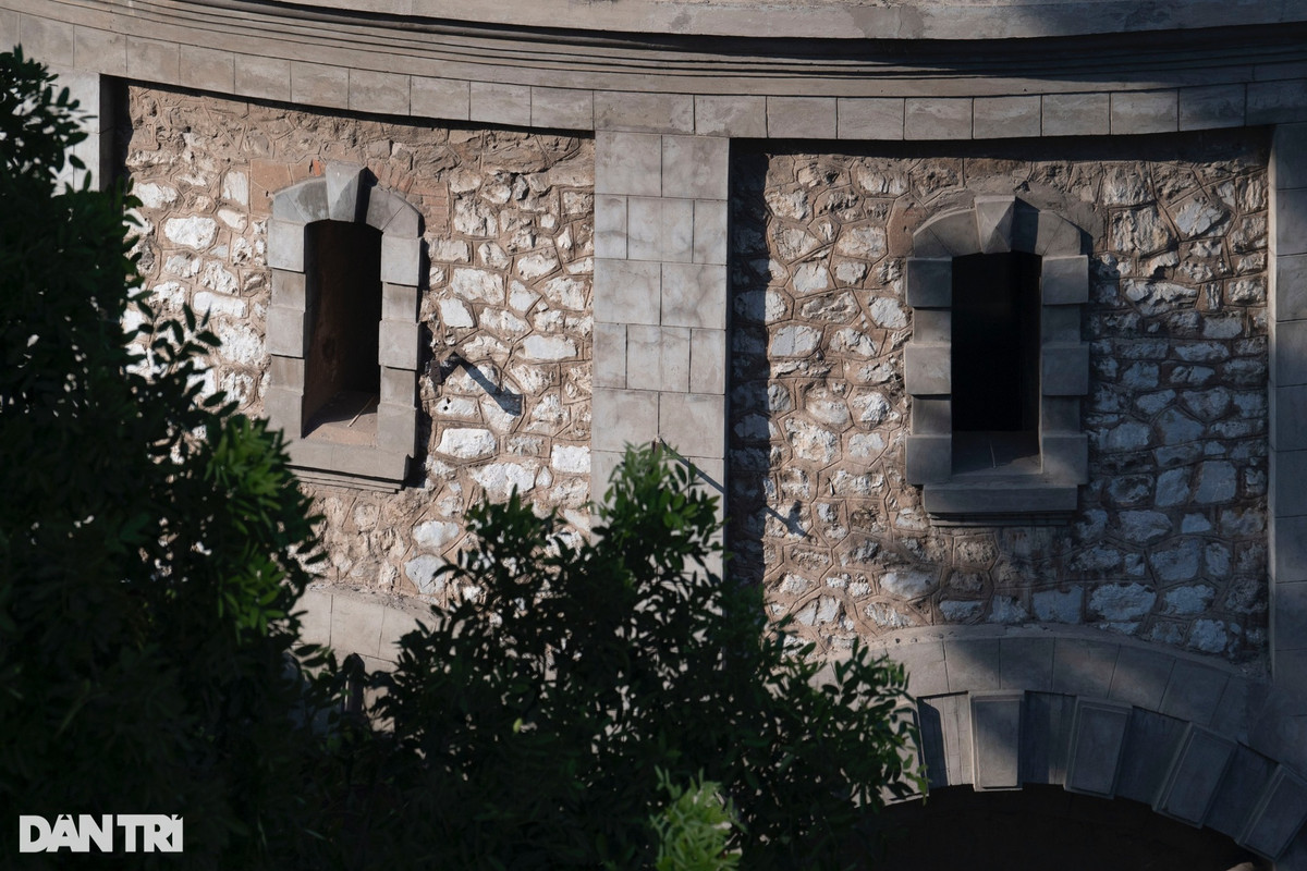 Sau một số lần chỉnh trang, tháp nước Hàng Đậu vẫn giữ được hiện trạng ban đầu nhưng 17 cửa sổ ở tầng một đã được bịt kín. Những ngày này, tháp nước Hàng Đậu đang được tu sửa trở thành không gian nghệ thuật, dự kiến sẽ mở cửa cho khách tham quan từ ngày 17/11 đến 31/12.