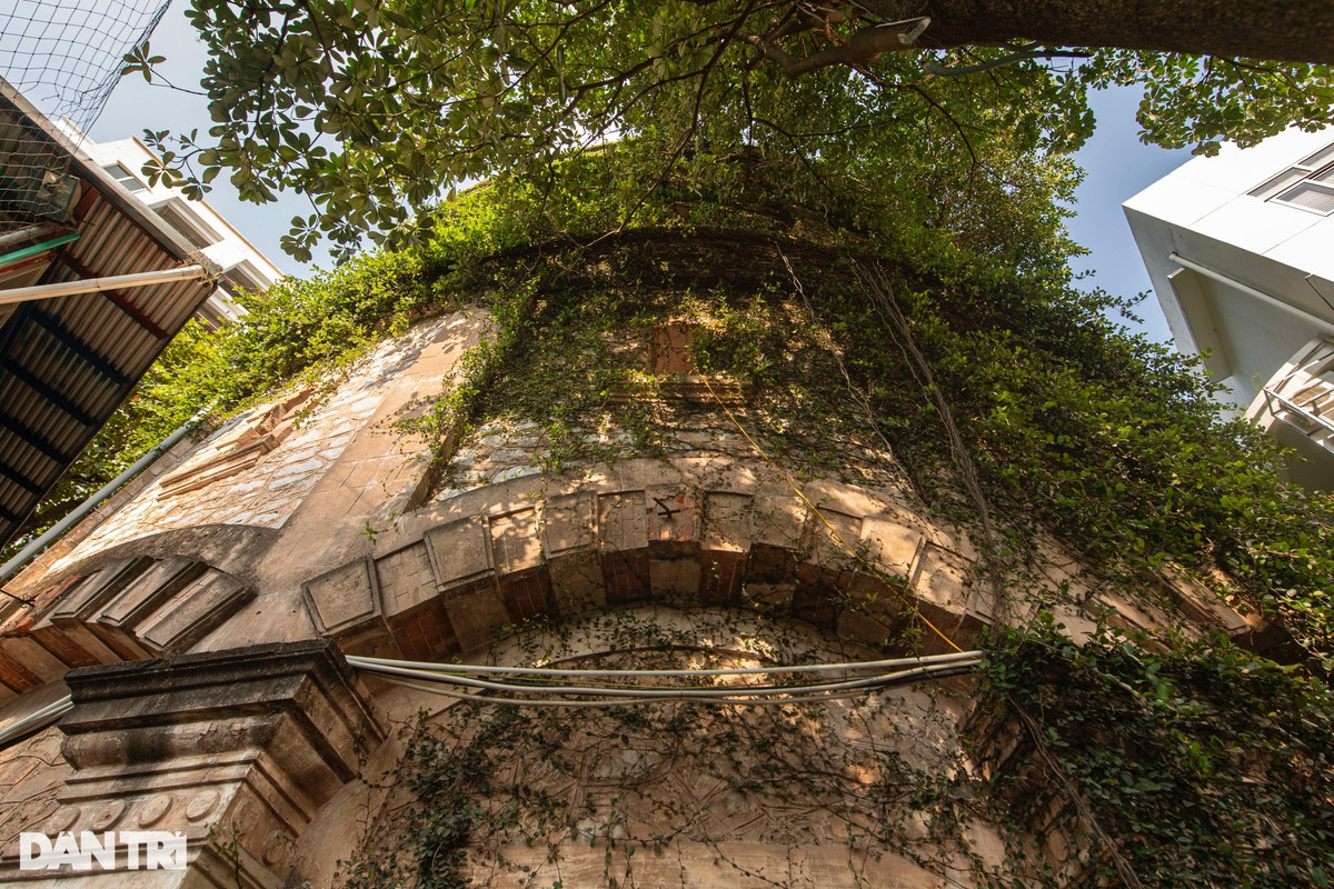 Theo quan sát của phóng viên, tháp nước Đồn Thủy đang bị cây xanh phủ kín. Hiện tháp Đồn Thủy nằm trong khuôn viên Xí nghiệp kinh doanh nước sạch Hoàn Kiếm, khuất trong ngõ ở phố Đinh Công Tráng (gần Bệnh viện 108).