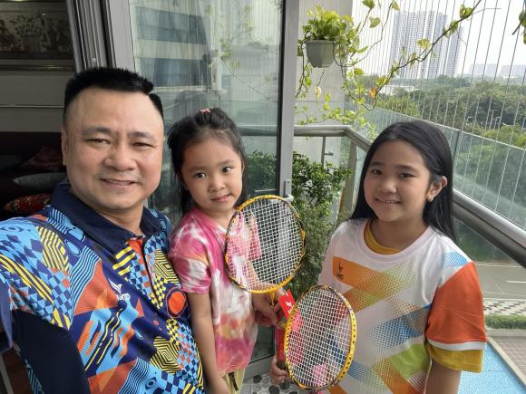 Khoang ban cong doc dao ben trong can ho cao cap cua NS Tu Long-Hinh-9