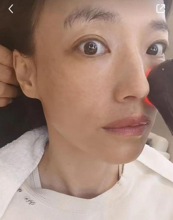 Thu Ky 47 tuoi dang anh khong trang diem, mat day vet tan nhang-Hinh-6