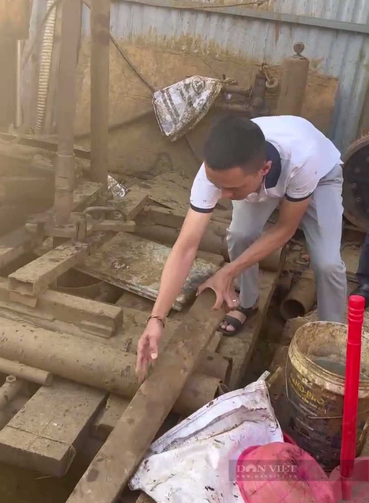 Kiem tra dot xuat cong ty cap nuoc sach “len lut” khoan gieng ngam-Hinh-2