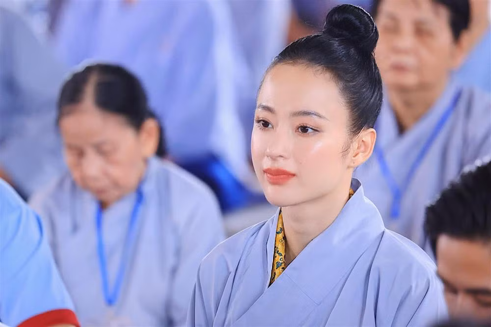 Angela Phuong Trinh hoi han vi nhieu nam ganh ta, co bap cuon cuon-Hinh-4