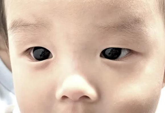 Dac diem tren guong mat la diem bao tre lon len thong minh-Hinh-4