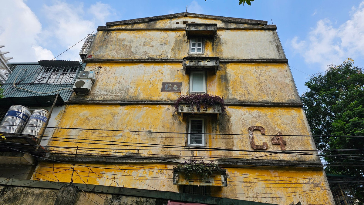 Hình ảnh xuống cấp của khu tập thể Trung Tự.