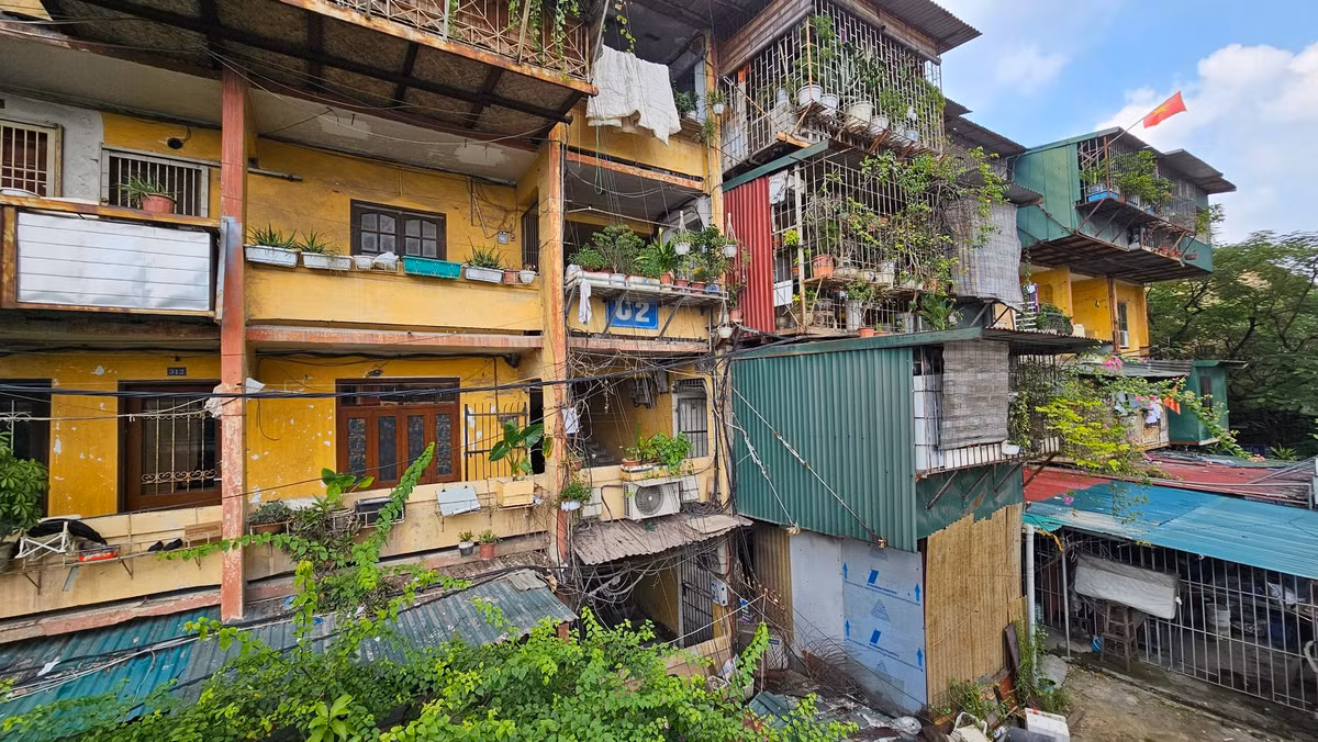 Thậm chí, có căn hộ đang rao bán gần 100 triệu đồng/m2 (bao gồm cả phần diện tích cơi nới, lấn chiếm - PV) .