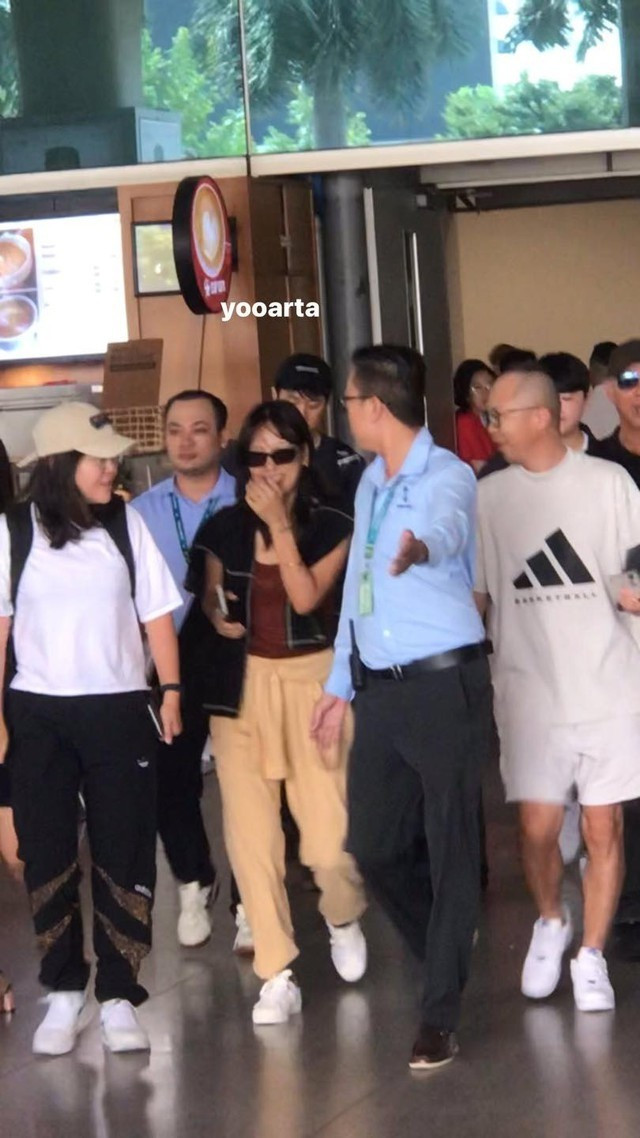 Nu hoang goi cam Lee Hyori me ca phe via he khi toi Viet Nam-Hinh-15