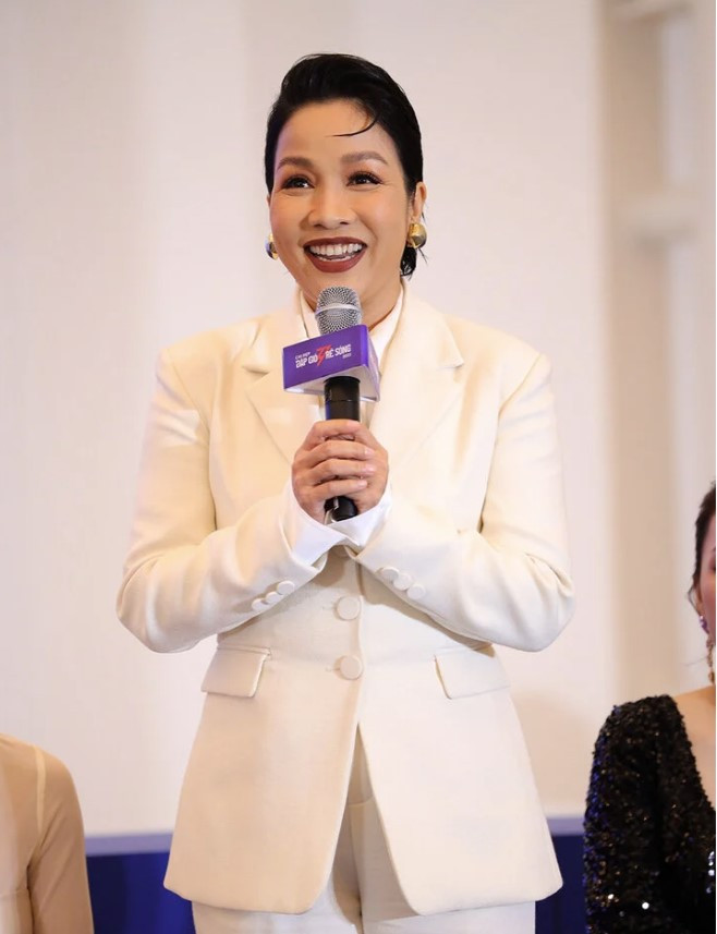 Phan ung cua diva My Linh khi bi ban tan chuyen di bo vao sanh hop bao