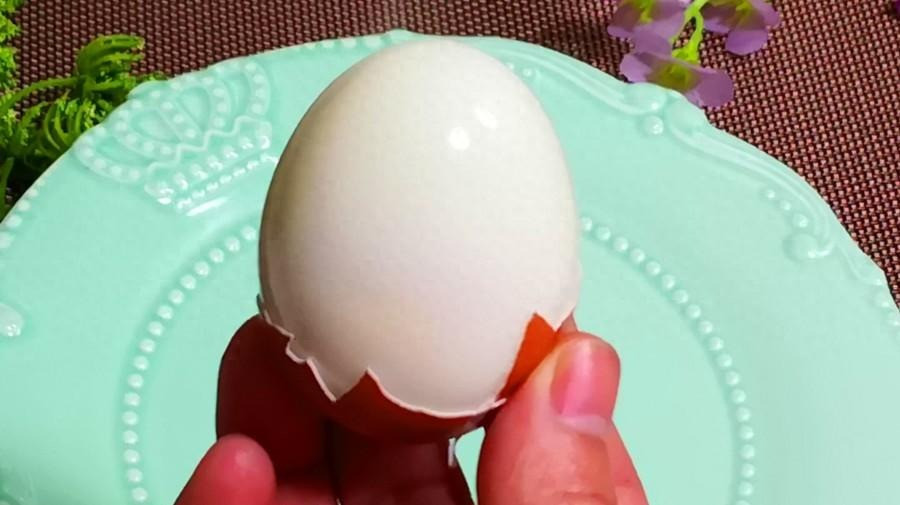 Luoc trung mem mai, thom ngon, cham vao bong vo