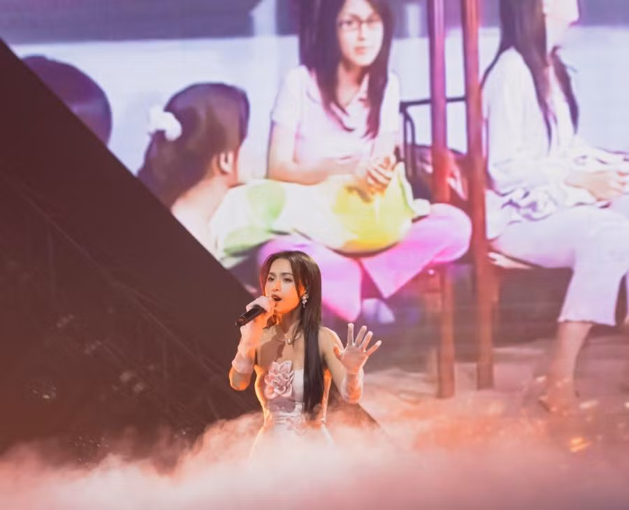 'Chi dep' Tu Vi tre nhu gai 20, vien man ben dien vien Van Anh-Hinh-5