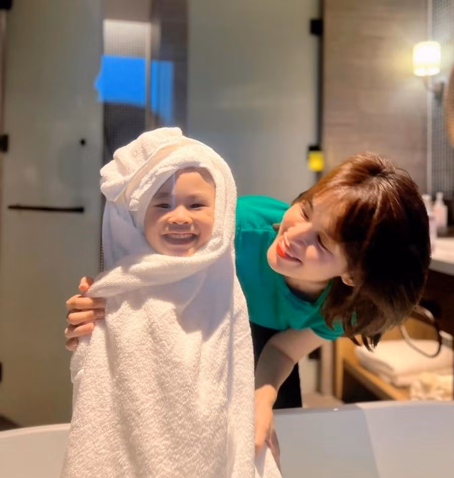 'Chi dep' Tu Vi tre nhu gai 20, vien man ben dien vien Van Anh-Hinh-9