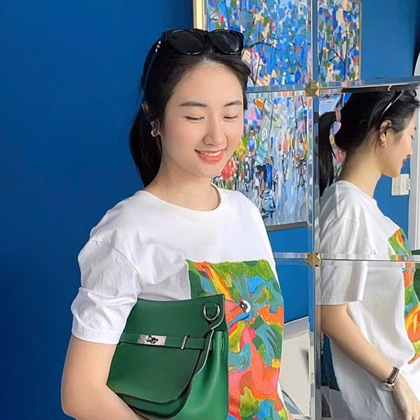 Hoa hau Tran Thu Ngan sau 7 nam dang quang gio lam gi, o dau?-Hinh-3