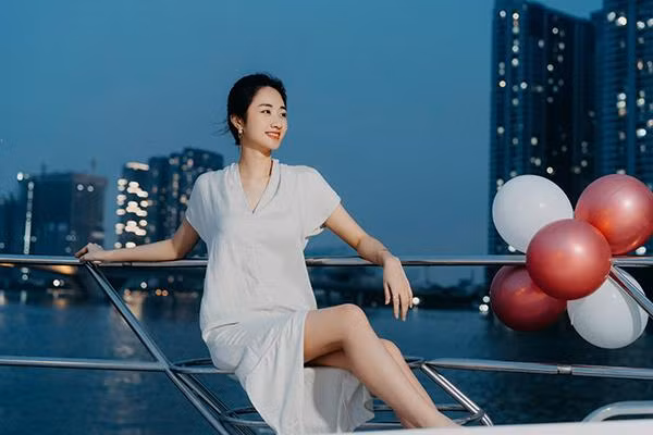 Hoa hau Tran Thu Ngan sau 7 nam dang quang gio lam gi, o dau?-Hinh-5