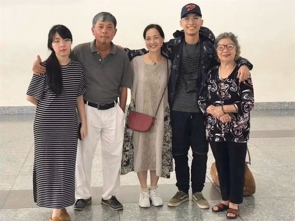 NSND Le Khanh: Chua mot lan mac ao cuoi, biet on vi chong khong ghen-Hinh-4