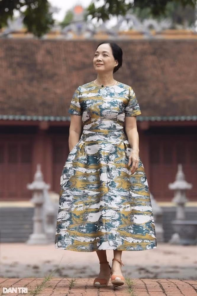 NSND Le Khanh: Chua mot lan mac ao cuoi, biet on vi chong khong ghen-Hinh-2