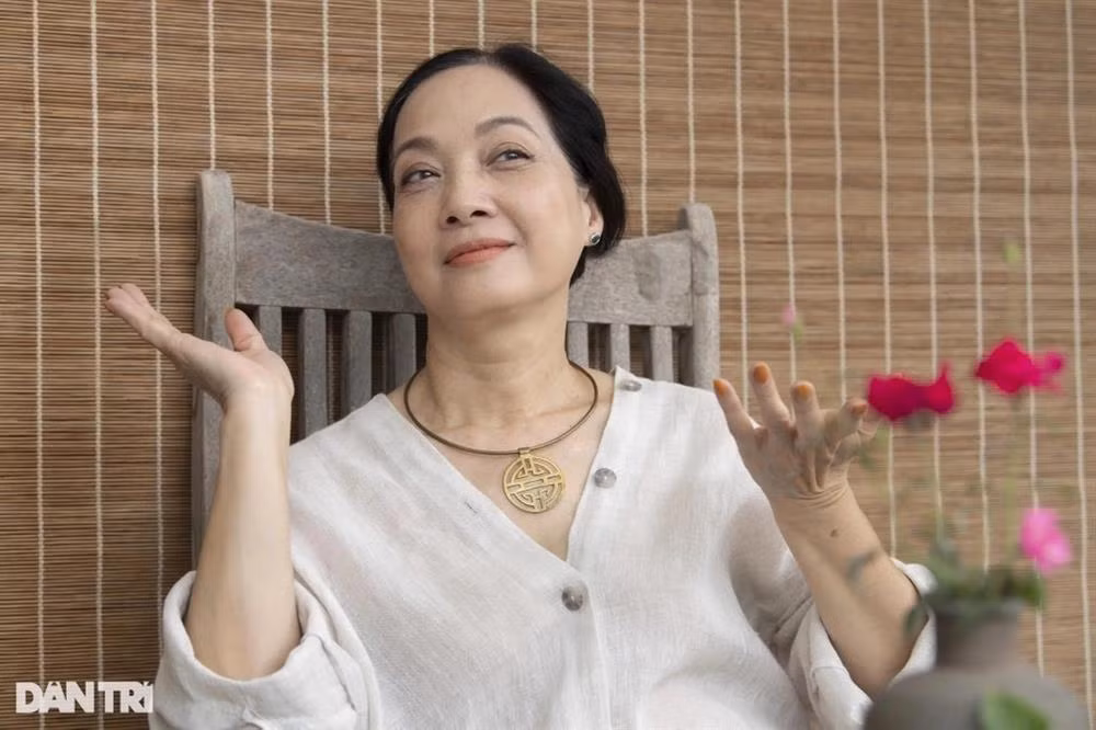 NSND Le Khanh: Chua mot lan mac ao cuoi, biet on vi chong khong ghen-Hinh-3