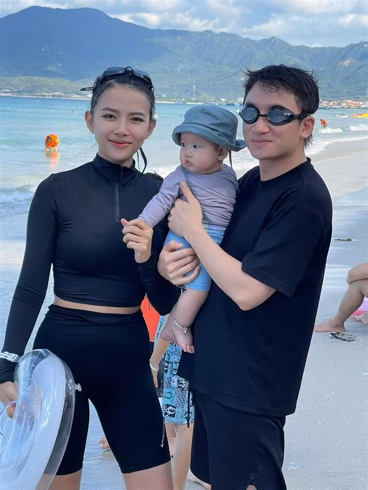 Mặc dù có con nhỏ nhưng vợ chồng Phan Mạnh Quỳnh thường xuyên đi du lịch, nghỉ dưỡng cùng nhau (Ảnh: Facebook nhân vật).