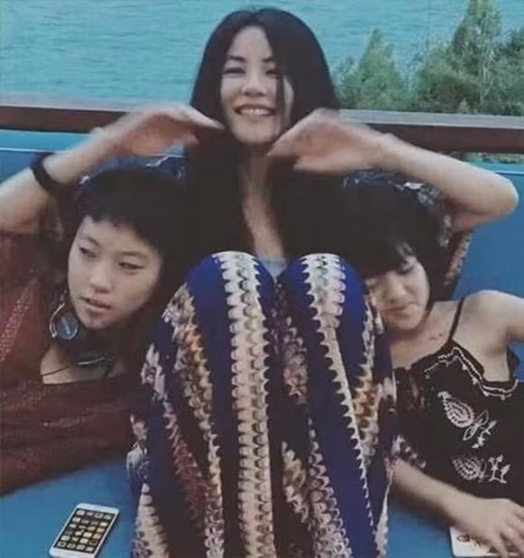 Ly A Bang biet con minh bi sut moi, anh yeu ot hoi Vuong Phi-Hinh-4