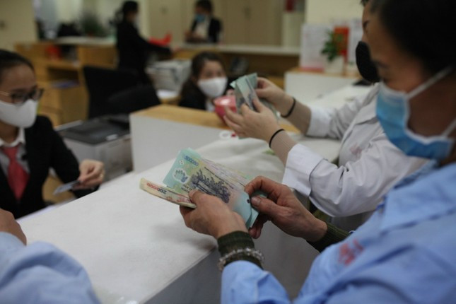 Cai cach chinh sach tien luong: Trao quyen cho nguoi co quyen tra luong