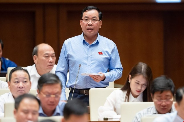 Y kien trai chieu ve quy dinh cam tuyet doi nguoi dieu khien phuong tien co nong do con