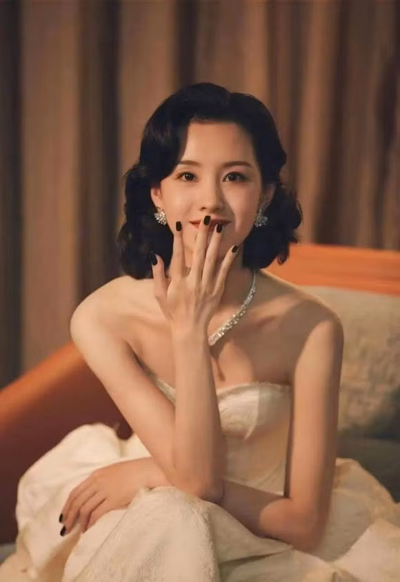 “My nhan dep nhat hoc duong' lang giai tri Cbiz, khong co doi thu!