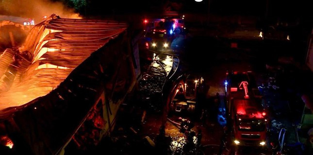 Khu vực bị cháy có diện tích khoảng 2.000m2 nằm ở vị trí cuối cùng của dãy nhà xưởng của Công ty TNHH Mei Sheng Testiles Việt Nam.