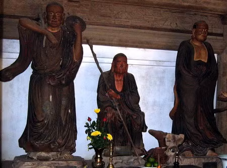Tượng các vị La Hán chùa Tây Phương.