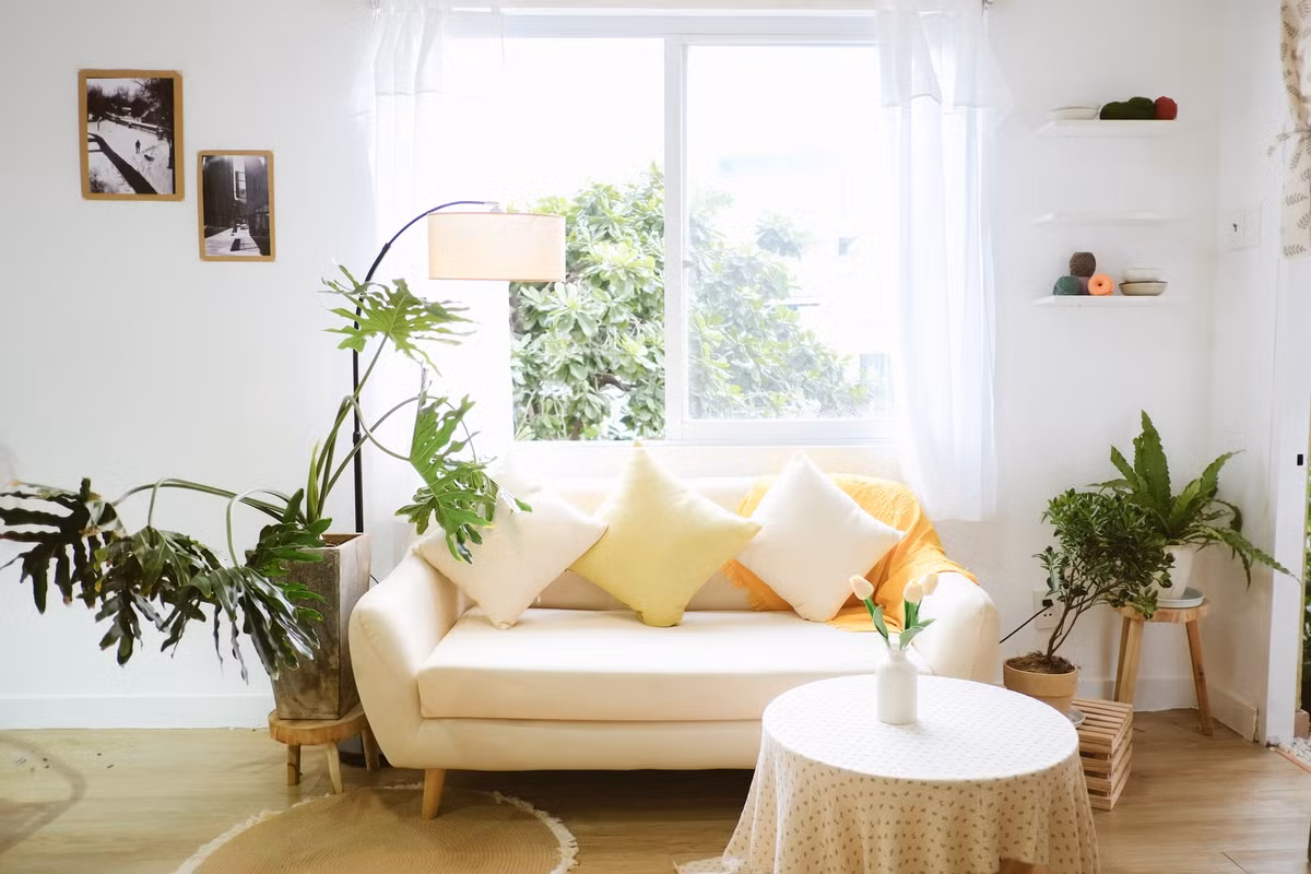 Co gai 27 tuoi mot minh cai tao can ho cu thanh noi dang song