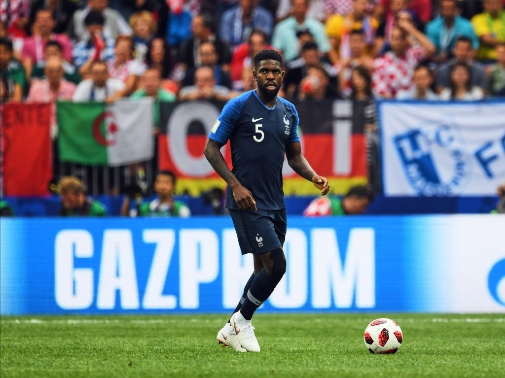 Samuel Umtiti (Lecce): Nếu không có bàn thắng của Umtiti, Pháp chẳng thể đánh bại Bỉ ở bán kết World Cup. Trung vệ sinh năm 1993 từng nhận nhiều kỳ vọng nhưng không thể tỏa sáng tại Camp Nou vì quá mẫn cảm với chấn thương. Hiện tại, Umtiti đang ngụp lặn ở nửa sau BXH Serie A cùng Lecce.