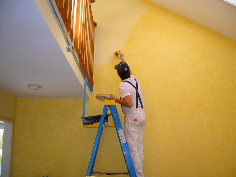 Dùng sơn sàn và tường nhà cũng là một cách để đối phó với khí độc radon. Đối với sơn bạn nên chọn các loại có cấu tạo dạng màng keo polyme ngăn chặn sự len lỏi của hơi, khí.