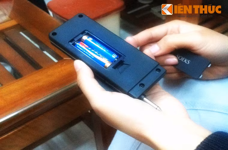 Máy dùng pin 3A để hoạt động, trong máy có tích hợp danh bạ các loại thực phẩm (cà rốt, dứa, thịt...), người dùng có thể tìm tên thực phẩm rồi đối chiếu nồng độ ngay trên máy, không cần tra bảng bên ngoài. Tuy nhiên, nhược điểm của phần ứng dụng này chỉ tích hợp được danh bạ nhất định, chưa mở rộng ra nhiều thực phẩm mới. Hơn nữa danh bạ không sắp xếp theo Alphabet, gây khó khăn cho việc tra cứu tên để so sánh.