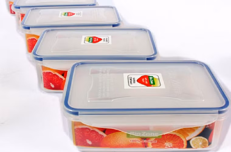 Đối với nhựa có sử dụng chất độn sẽ không có độ bóng, bề mặt dễ trầy xước, bị nhám, có các hạt nhỏ li ti khi chạm vào bề mặt.