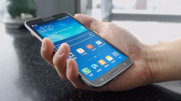 Hy vọng điều này không chỉ là mơ tưởng, chúng ta có thể mong đợi để xem Samsung Galaxy Note 4, Samsung Galaxy S6 và Samsung Galaxy Note 5 với màn hình linh hoạt, uốn dẻo và hiển thị ba mặt.