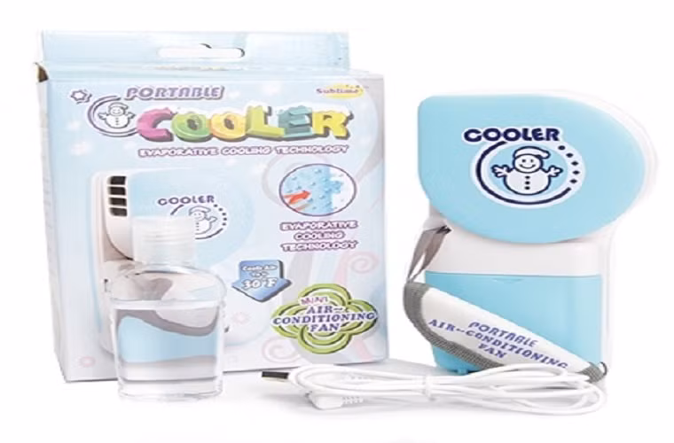  Chưa hài lòng về hoạt động của máy, chị Thanh Tâm (nhân viên kế toán) cho biết: "khả năng làm mát của hơi nước phun ra chưa rõ, khó cảm nhận, phải mất tầm 10 phút mới thấy. Tuy nhiên mình thích sản phẩm này vì có thể mang đi lại rất dễ".