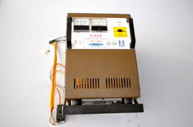  Chỉ dùng ổn áp chung khi điện áp thường xuyên sụt giảm (thậm chí đèn không thể sáng) để đảm bảo các đồ dùng trong nhà được bền. 