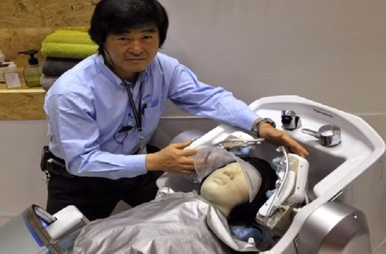 Các nhà sản xuất cho biết, robot này được sản xuất nhằm phục vụ người già và người tàn tật ở Nhật Bản, sau đó sẽ có phiên bản thị trường tại nhiều nước Hàn Quốc, Trung Quốc... 