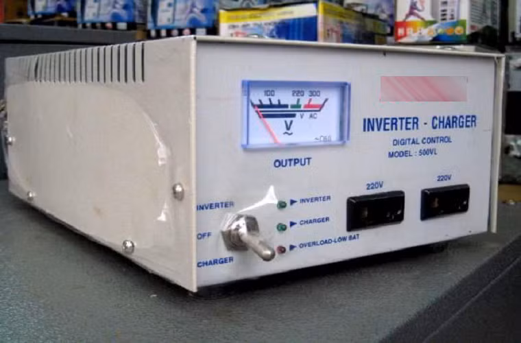 Ngoài ra, bạn cần kiểm tra nếu ổn áp bị nóng hoặc có tiếng kêu to, có nghĩa thiết bị cần được bảo dưỡng.