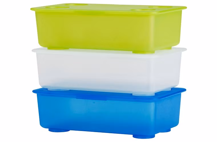 1. "Hoa mắt" vì chủng loại, đủ mức giá Thị trường đồ nhựa phát triển nhanh chóng về mặt công nghệ sản xuất cũng như mẫu mã, màu sắc và giá thành hợp lý. Dạo quanh các siêu thị và cửa hàng bán lẻ, sản phẩm chiếm ưu thế lớn về lượng bày bán và cả sức mua.